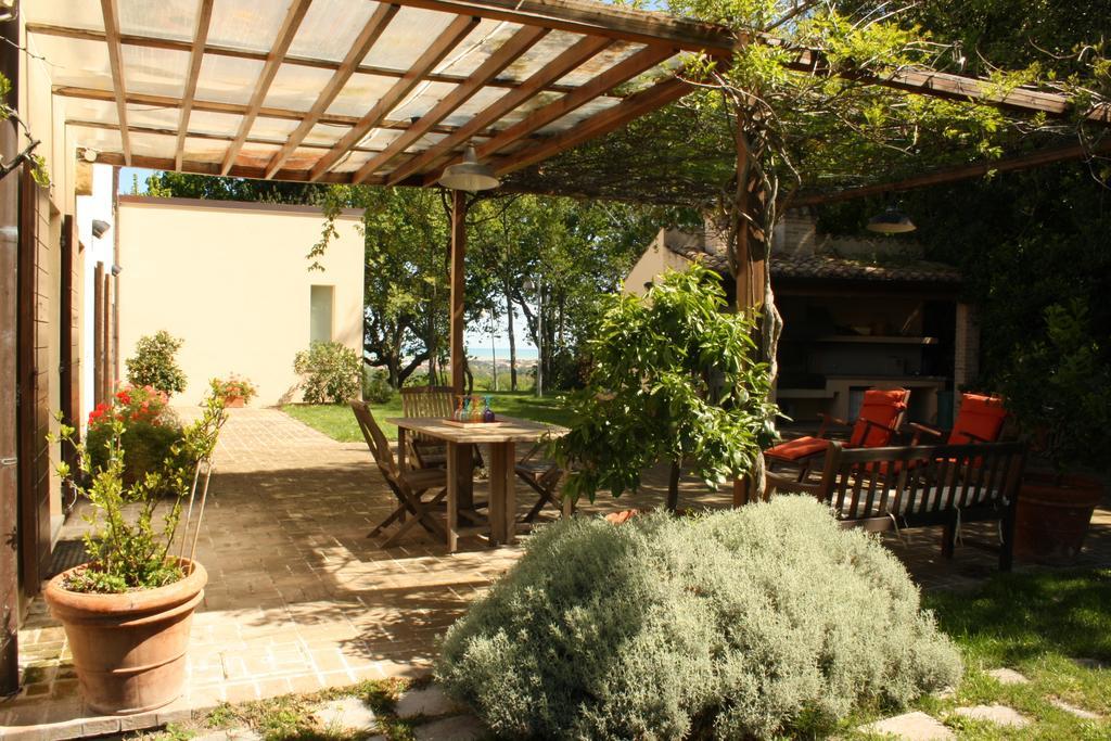 Agriturismo La Barca Nel Bosco Rosciano  Экстерьер фото
